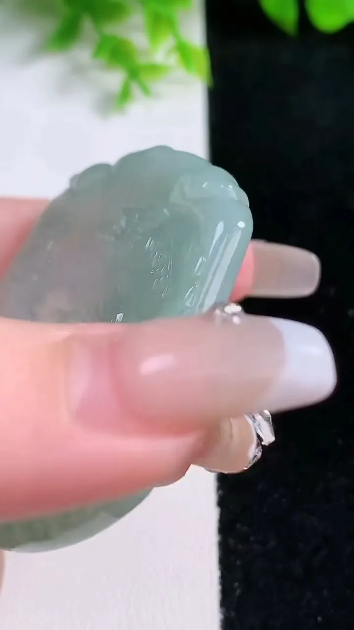 天然A货翡翠生肖虎吊坠，尺寸50.8-43.5-5.4，重量:24.28g
1月16日