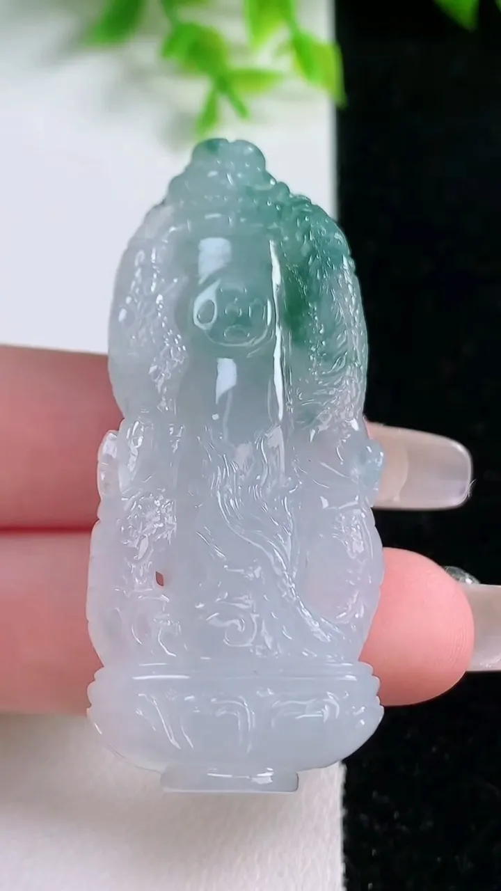 天然A货翡翠冰种飘花龙柱吊坠，尺寸55.2-22.8-11.6，重量:26.30g
1月16日