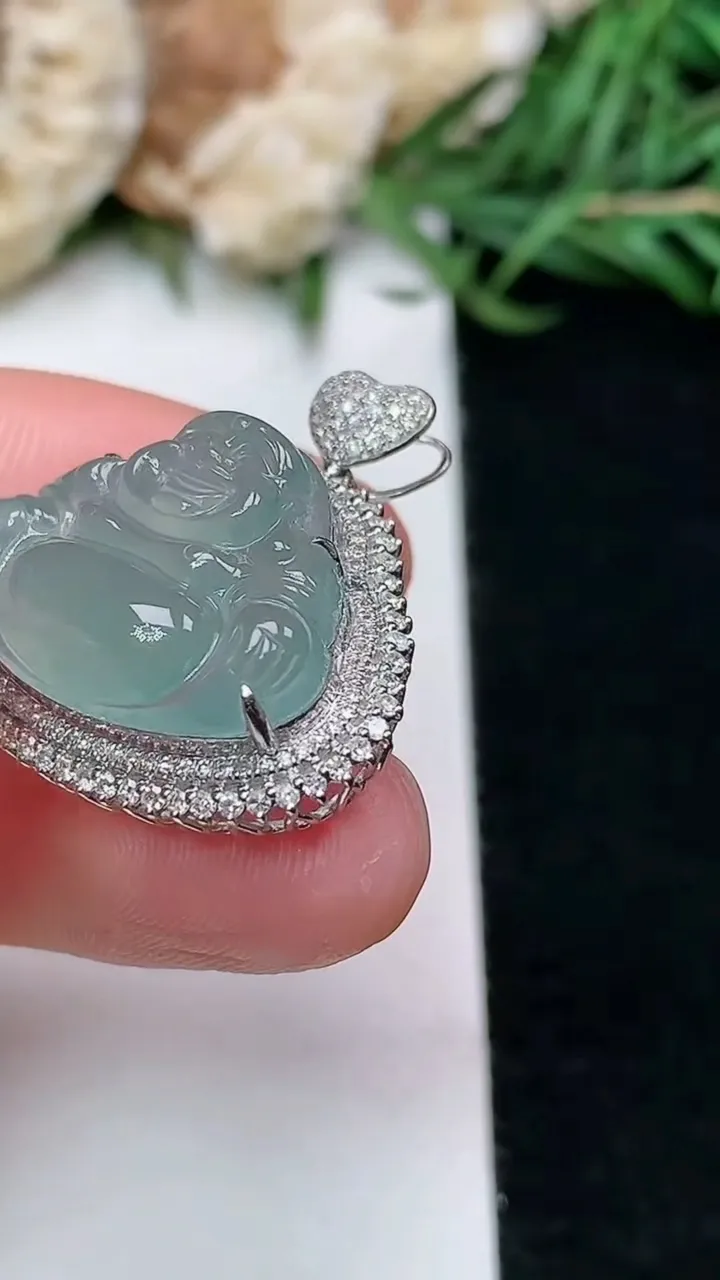 天然A货翡翠佛公吊坠，尺寸24.4-23.2-9.9
1月16日