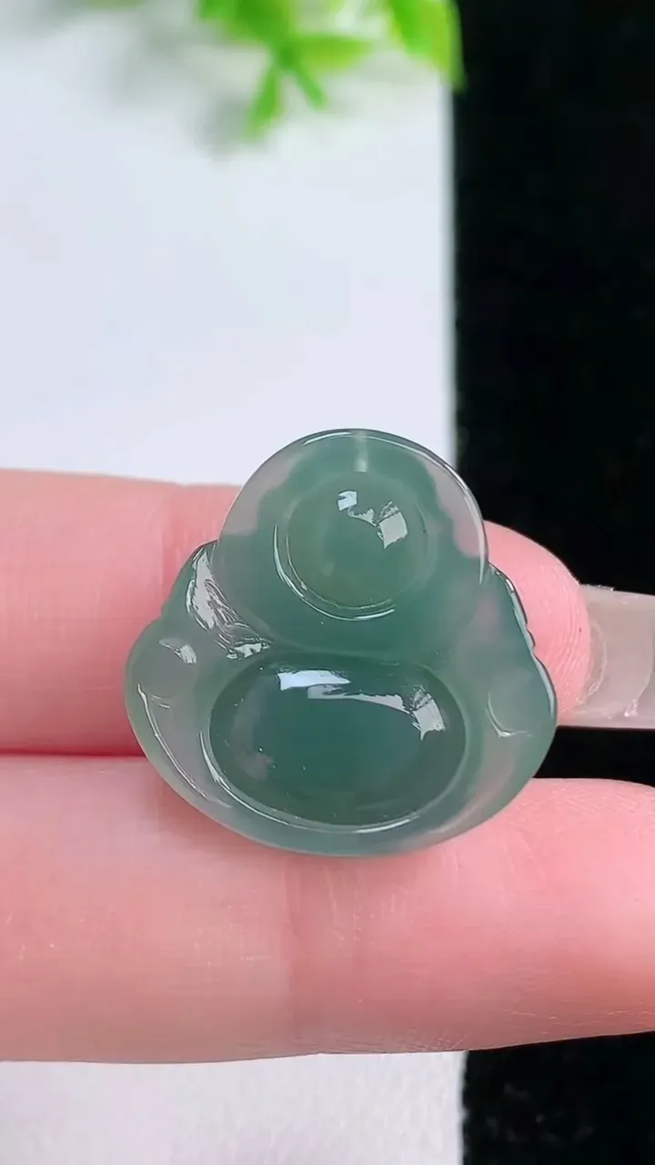 天然A货翡翠佛公吊坠，尺寸21.2-21.5-5.7，重量:3.83g
1月16日