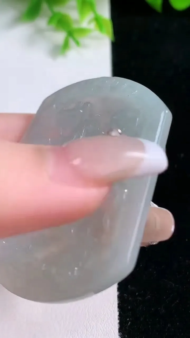 天然A货翡翠生肖马吊坠，尺寸53-45.5-4，重量:22.04g
1月16日