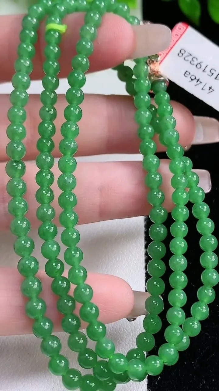 天然A货翡翠小米珠项链，尺寸4-146颗，重量:19.34g1月16日
工厂直销收藏佳品,种好水足，色泽均匀，有种有色，上手高大气！