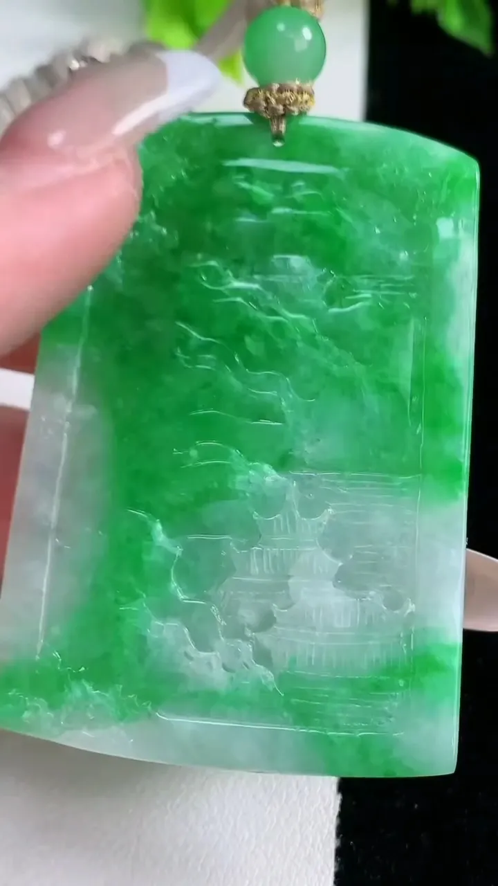 天然A货翡翠山水牌吊坠，尺寸57.3-38.8-6，重量:38.82g
1月16日