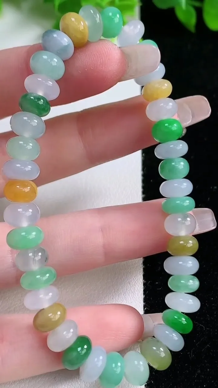 天然A货翡翠三彩算盘珠手串，尺寸7.8-3.8-40颗，重量:20.83g1月16日
工厂直销收藏佳品,种好水足，色泽均匀，有种有色，上手高大气！