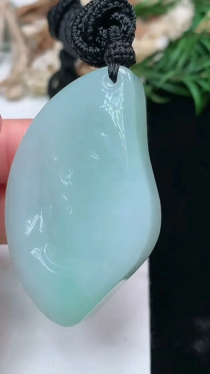 天然A货翡翠佛头吊坠，尺寸48.9-28.9-10.3，重量:36.14g
1月16日