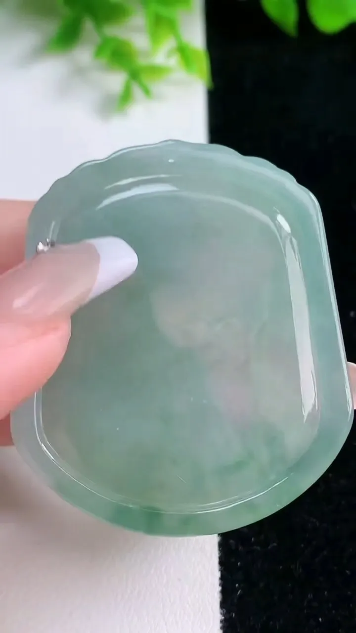 天然A货翡翠生肖虎吊坠，尺寸50.8-43.5-5.4，重量:24.28g
1月16日