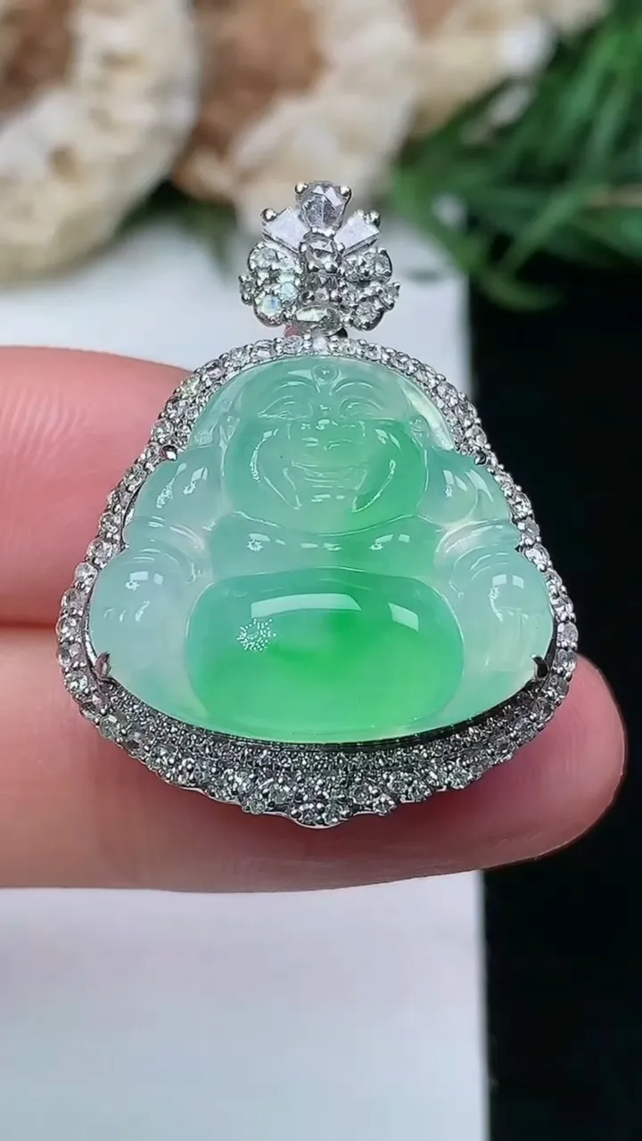 天然A货翡翠佛公吊坠，尺寸30-23.2-11.8，裸石17.2-20，重量:7.56g
1月16日