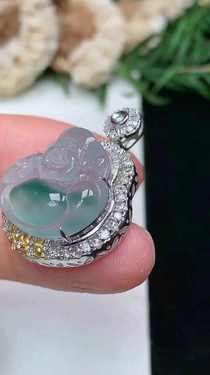 天然A货翡翠财神爷吊坠，尺寸27.4-21.9-9.8，裸石16-18.6，重量:4.26g
1月16日