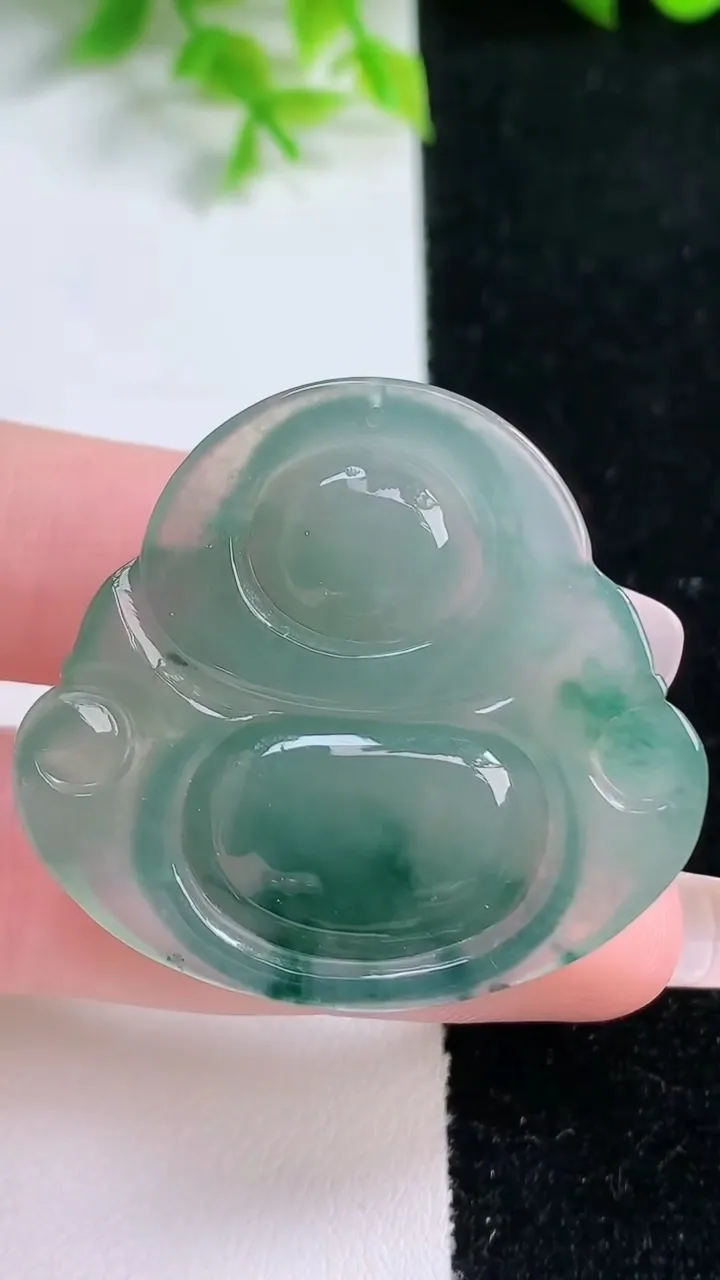 天然A货翡翠冰种飘花佛公吊坠，尺寸36.7-39.8-7.8，重量:16.46g
1月16日