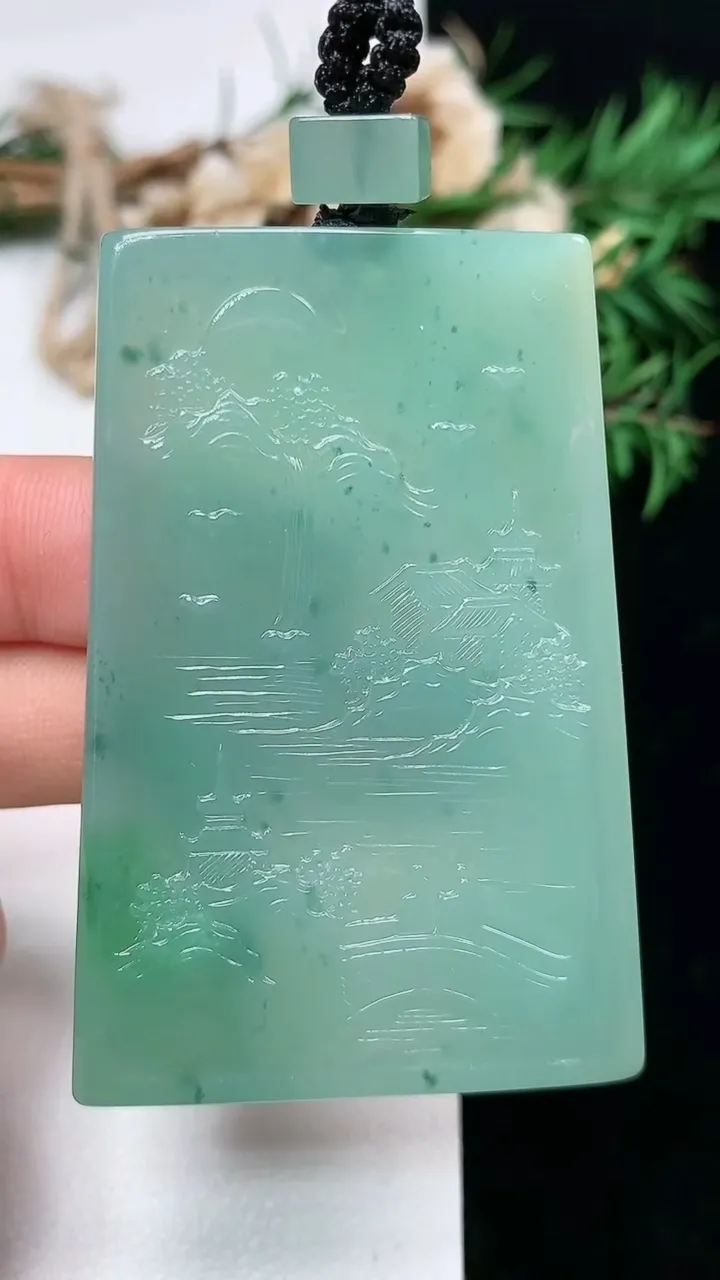天然A货翡翠山水牌吊坠，尺寸58.6-39.8-5.9，重量:38.50g
1月16日