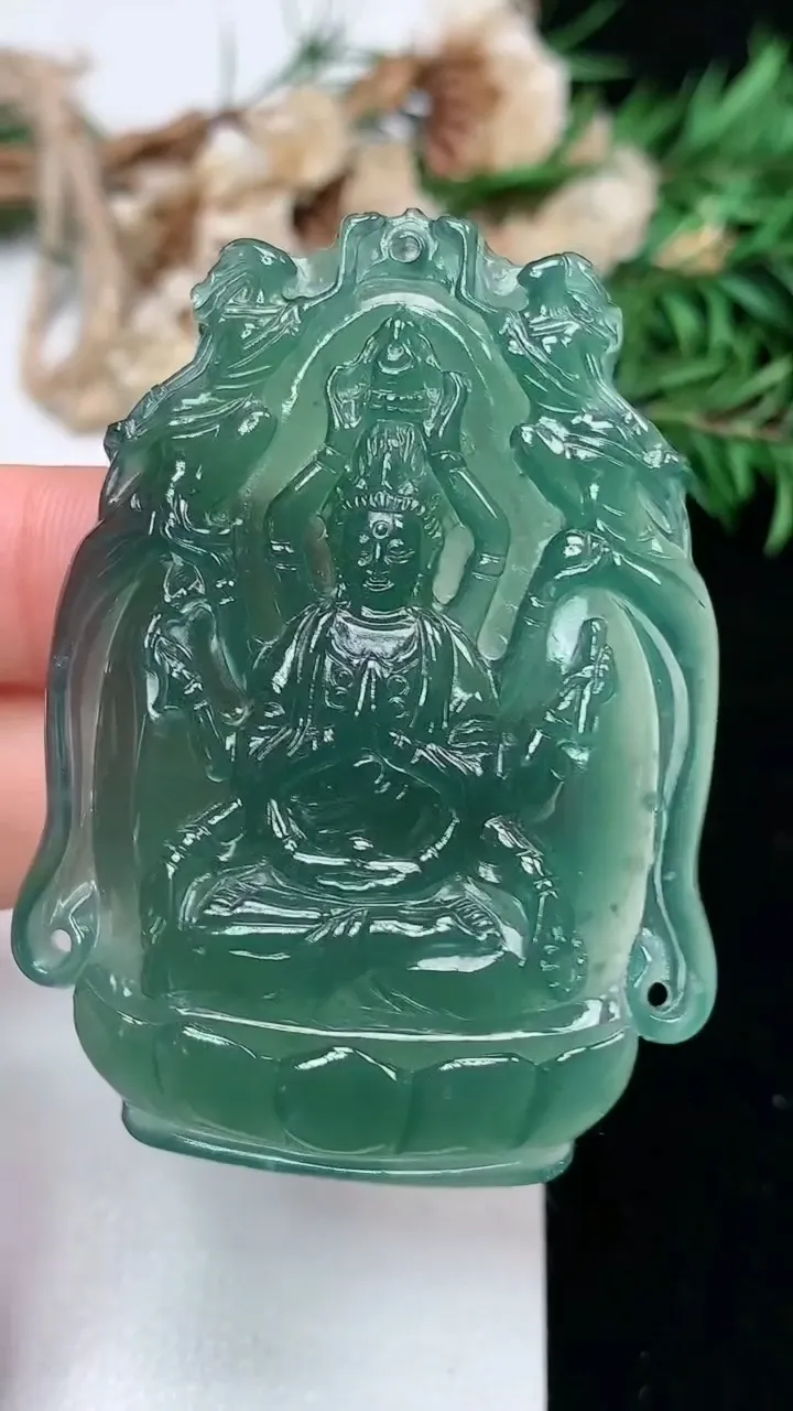 天然A货翡翠蓝水千手观音吊坠，尺寸57.6-41.2-6.2，重量:26.83g
1月16日
