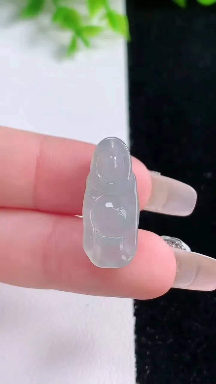 天然A货翡翠站佛 佛公吊坠，尺寸23.7-10.4-6，重量:2.37g
1月16日