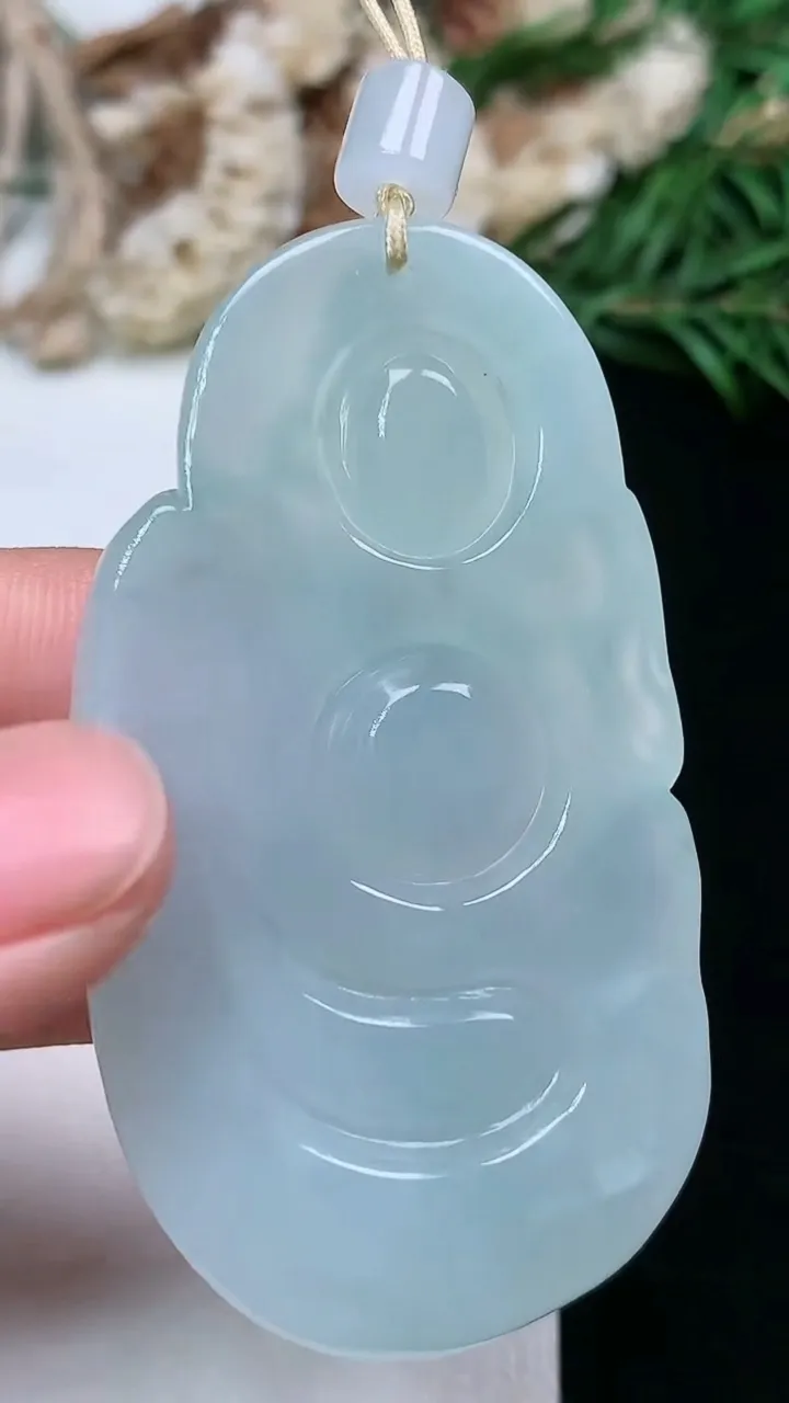 天然A货翡翠白冰布袋佛吊坠，尺寸56.6-30.5-8.6，重量:28.52g
1月16日
