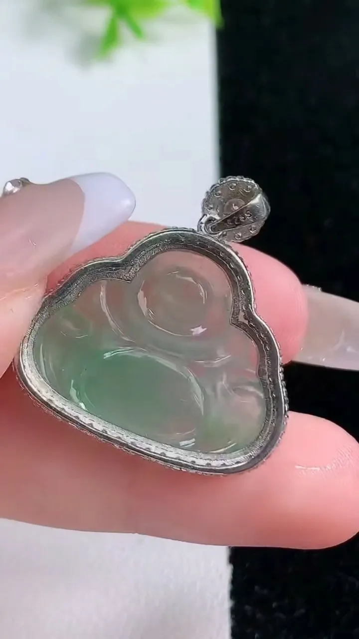 天然A货翡翠佛公吊坠，尺寸28.3-27-6.8，裸石20.3-24重量:5.52g
1月16日