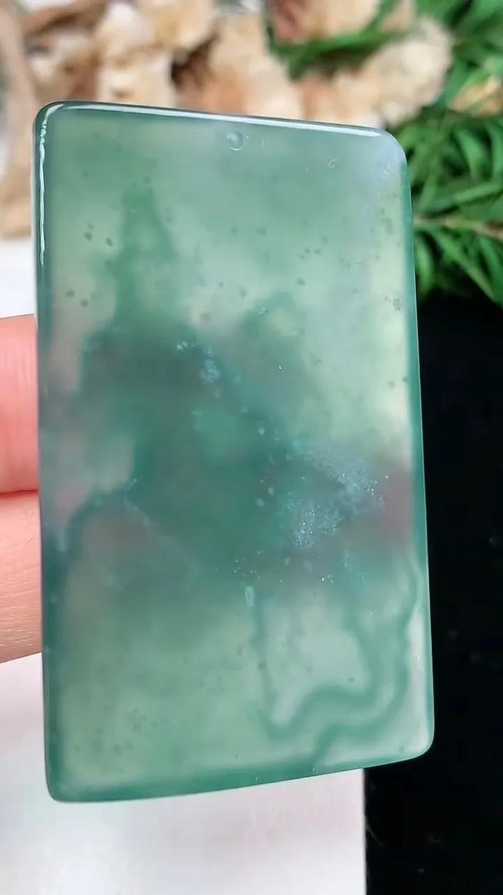 天然A货翡翠蓝水普贤菩萨吊坠，尺寸50.5-31-5.6，重量:22.16g
1月16日