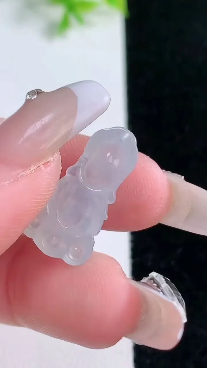 天然A货翡翠宝宝佛吊坠，尺寸21.8-11.8-4.2，重量:1.72g
1月16日