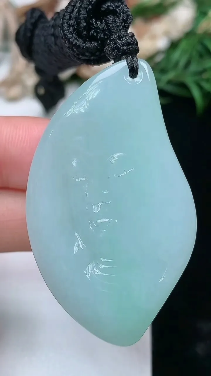 天然A货翡翠佛头吊坠，尺寸48.9-28.9-10.3，重量:36.14g
1月16日