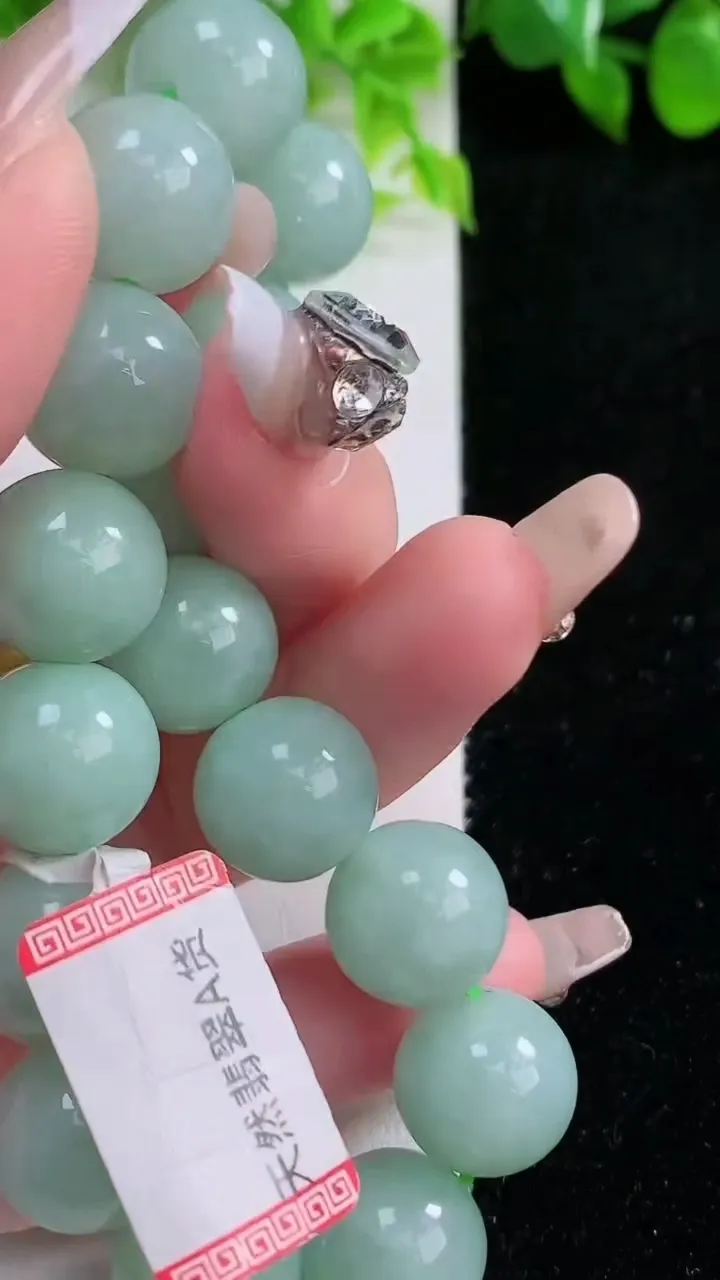 天然A货翡翠圆珠手串，尺寸13-16颗，重量:60.42g1月16日
工厂直销收藏佳品,种好水足，色
