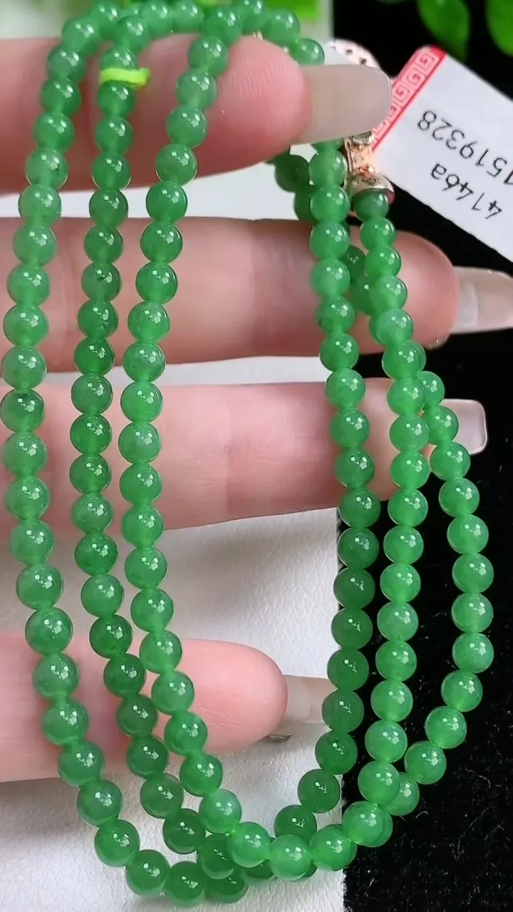 天然A货翡翠小米珠项链，尺寸4-146颗，重量:19.34g1月16日
工厂直销收藏佳品,种好水足，色泽均匀，有种有色，上手高大气！