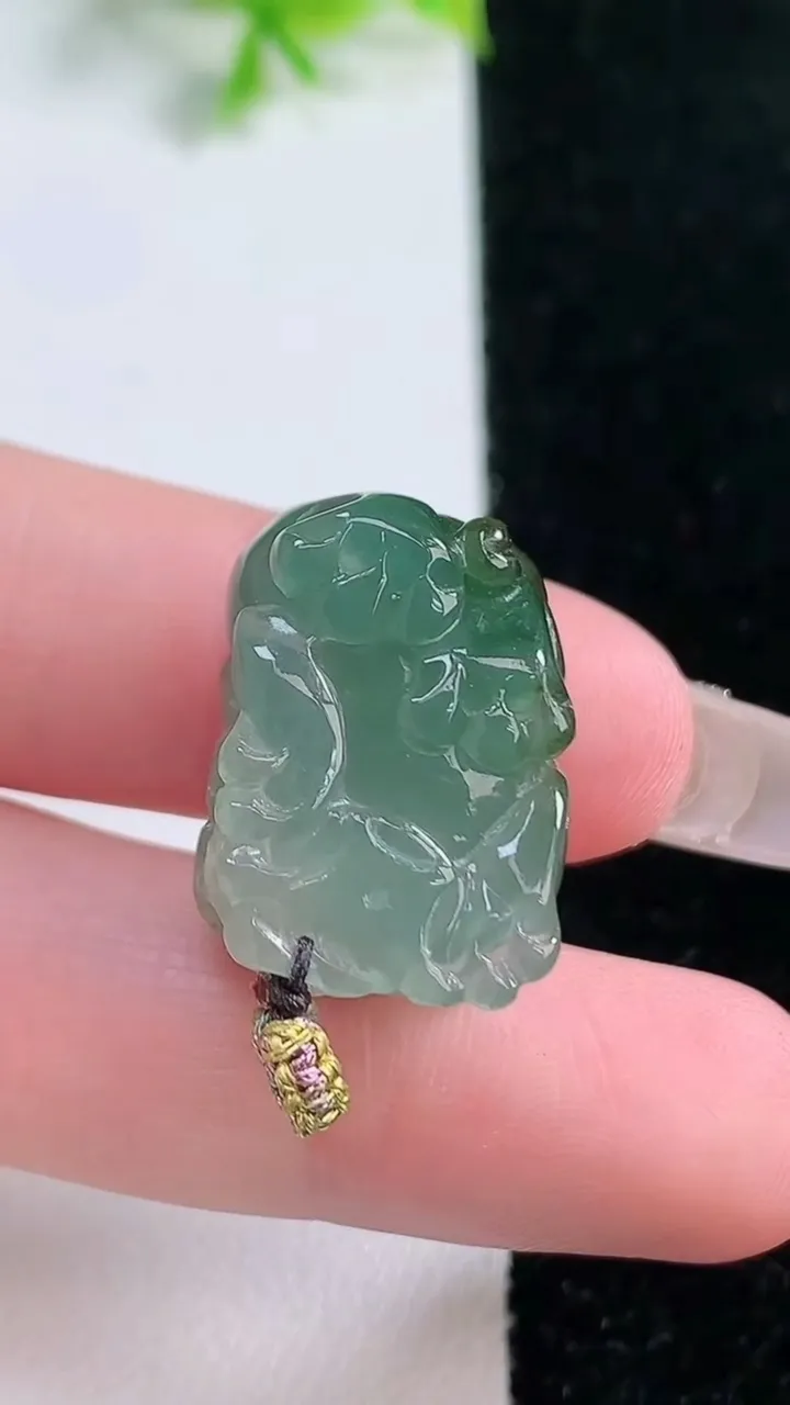 天然A货翡翠飘花貔貅吊坠，尺寸22-16-12.3，重量:9.25g
1月16日
