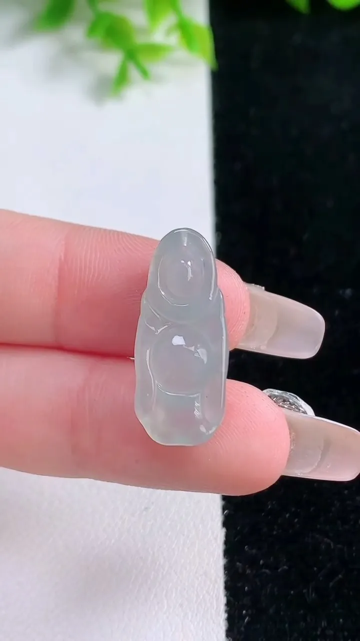 天然A货翡翠站佛 佛公吊坠，尺寸23.7-10.4-6，重量:2.37g
1月16日