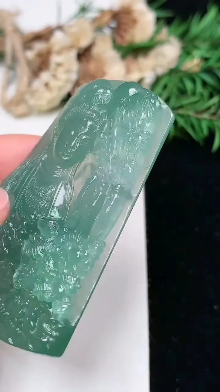 天然A货翡翠蓝水山水观音头吊坠，尺寸61.4-39.9-6.4，重量:29.28g
1月16日