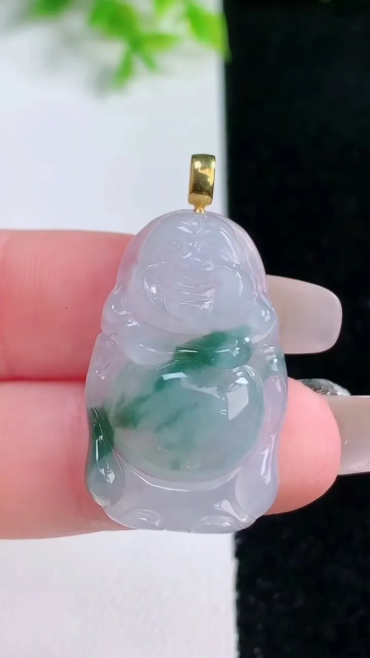 天然A货翡翠种飘花站佛 佛公吊坠，尺寸28.5-17.5-5.6，重量:5.21g
1月16日