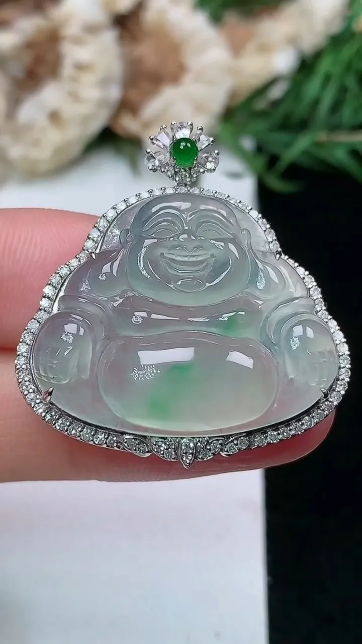 天然A货翡翠佛公吊坠，尺寸32-29.9-9，裸石21.4-26.7，重量:7.13g
1月16日