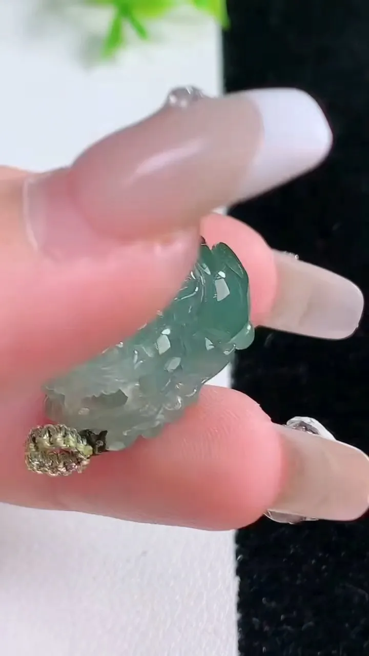天然A货翡翠飘花貔貅吊坠，尺寸22-16-12.3，重量:9.25g
1月16日