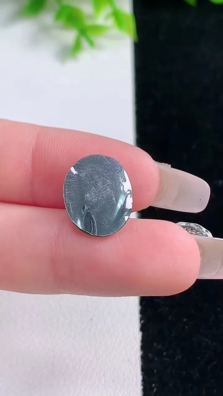 天然A货翡翠蛋面镶嵌件，尺寸13.5-11.5-4.2，重量:1.17g
1月16日