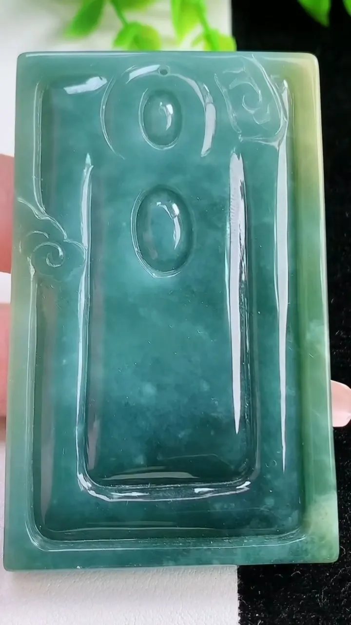 天然A货翡翠山水阿弥陀佛吊坠，尺寸69.7-43.5-6.8，重量:64.37g
1月16日