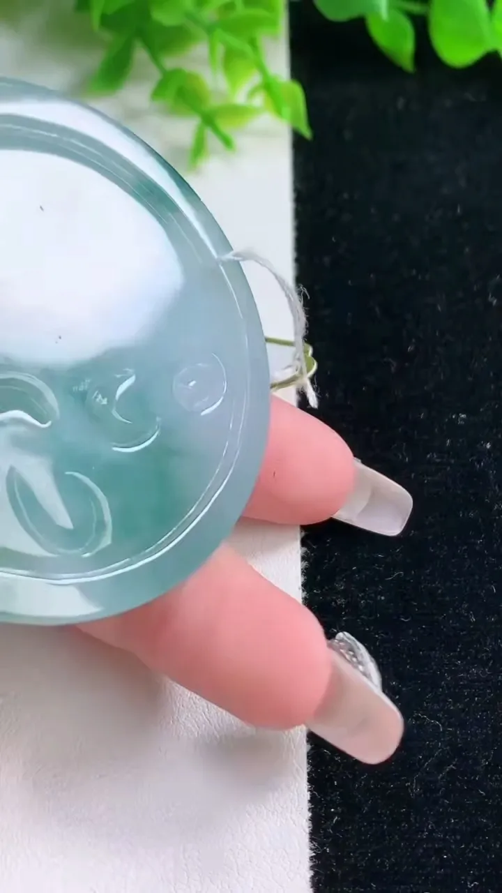 天然A货翡翠冰种飘花文殊菩萨吊坠，尺寸56.6-5.8，重量:39.11g
1月16日