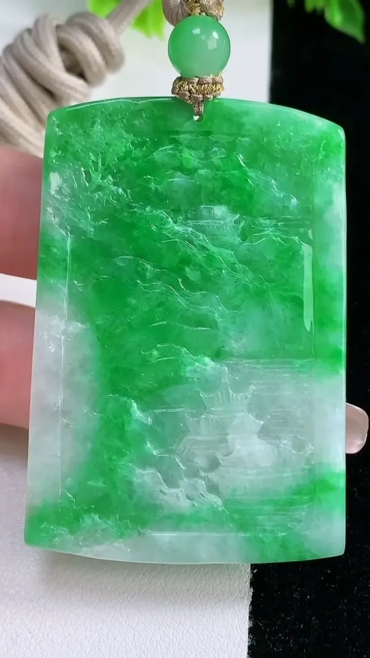 天然A货翡翠山水牌吊坠，尺寸57.3-38.8-6，重量:38.82g
1月16日