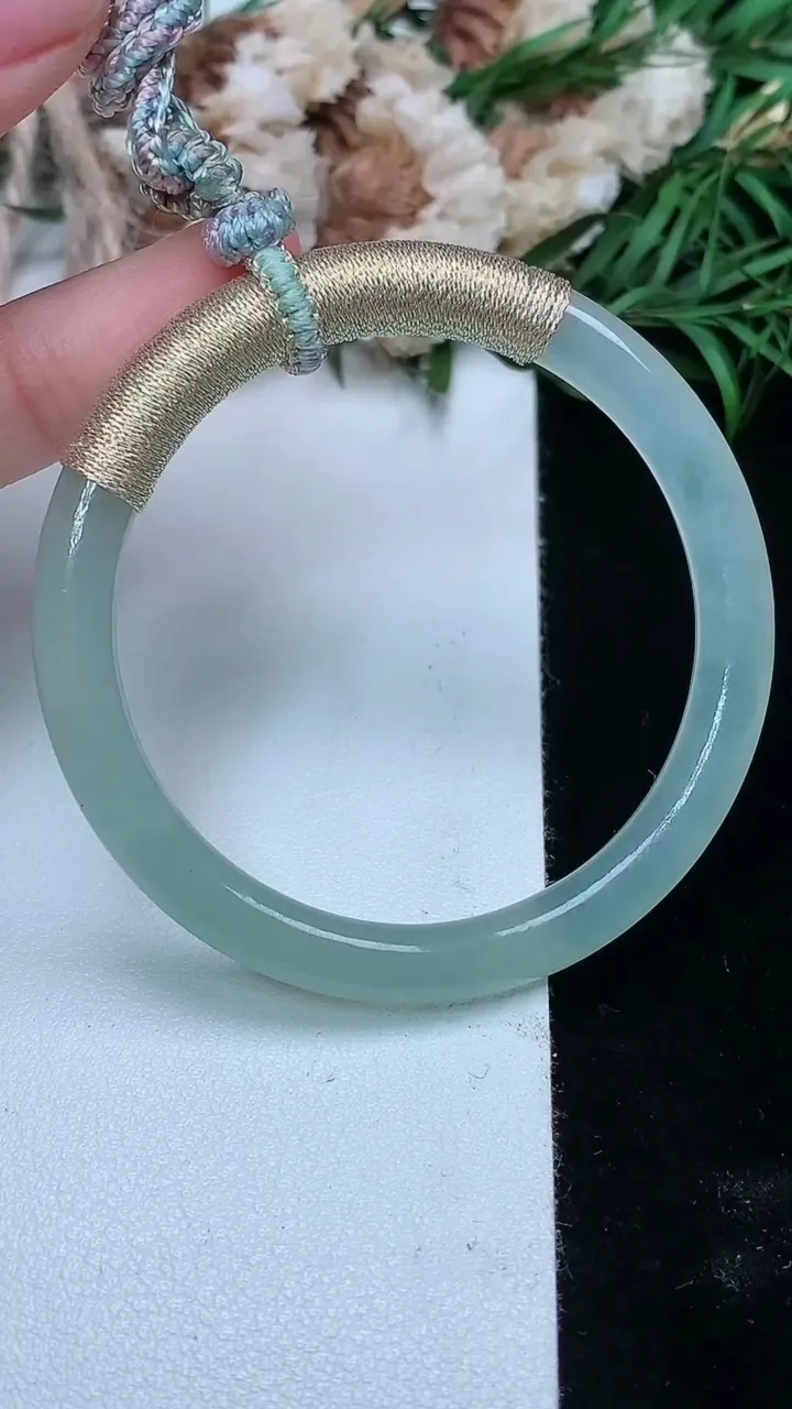 天然A货翡翠平安环吊坠，尺寸54.2-5.7，重量:18.01g
1月16日