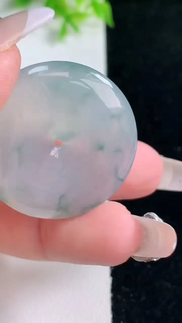 天然A货翡翠冰种飘花平安扣吊坠，尺寸32-5，重量:11.65g
1月17日