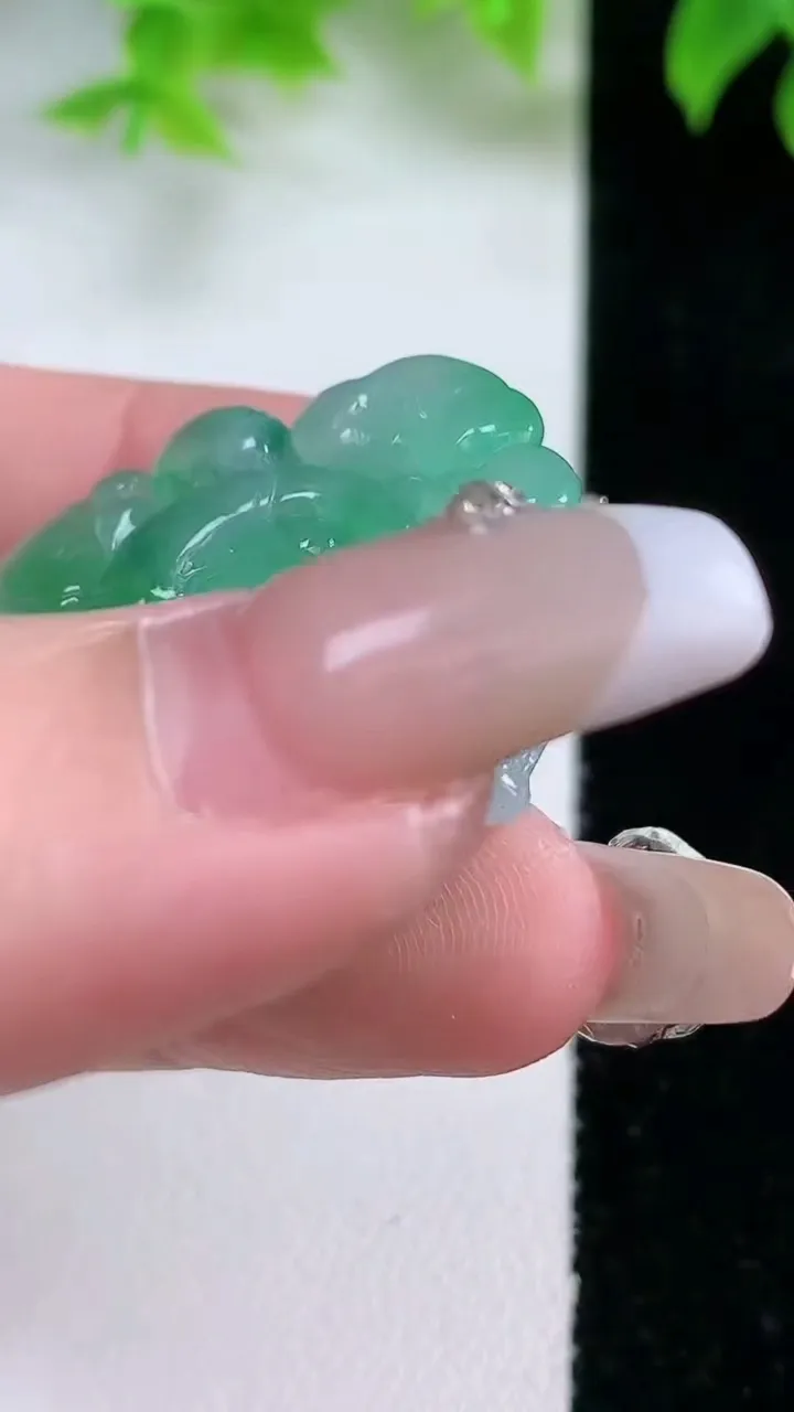 天然A货翡翠貔貅吊坠，尺寸31.7-22.5-14.6，重量:21.43g
1月17日