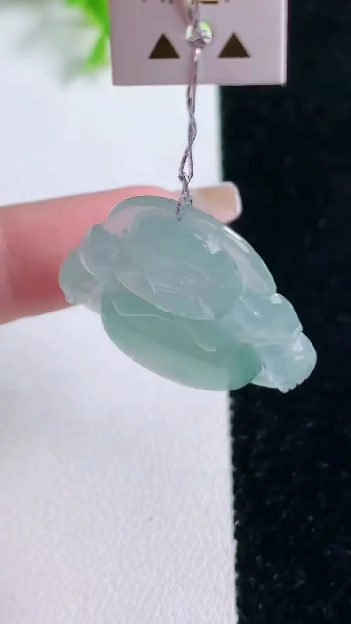 天然A货翡翠佛公吊坠，尺寸26.6-29-5.7，重量:7.03g
1月17日