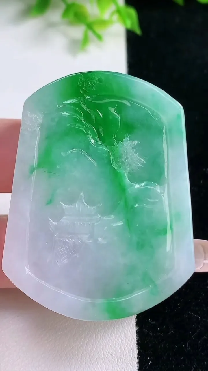 天然A货翡翠山水牌吊坠，尺寸50.5-38.7-10，重量:39.58g
1月17日