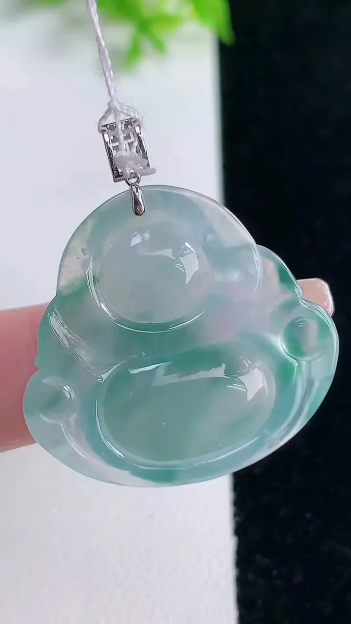 天然A货翡翠种飘花佛公吊坠，尺寸27-29.2-5.7，重量:6.92g
1月17日