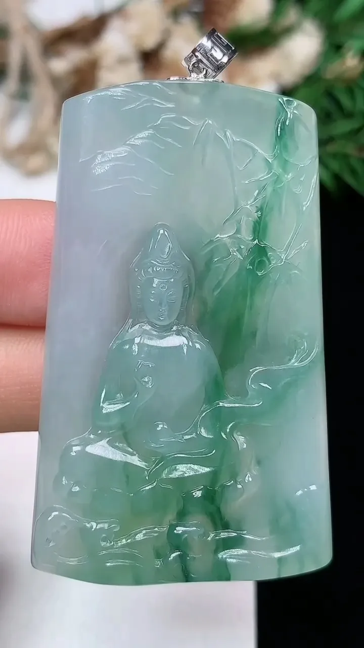 天然A货翡翠素衣观音吊坠，尺寸50.4-31.8-5.3，重量:21.69g
1月17日