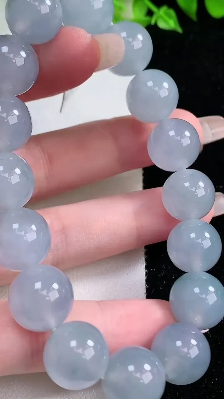 天然A货翡翠种紫罗兰圆珠手串，尺寸12.8-16颗，重量:59.04g1月17日
工厂直销收藏佳品,种好水足，色泽均匀，有种有色，上手高大气！