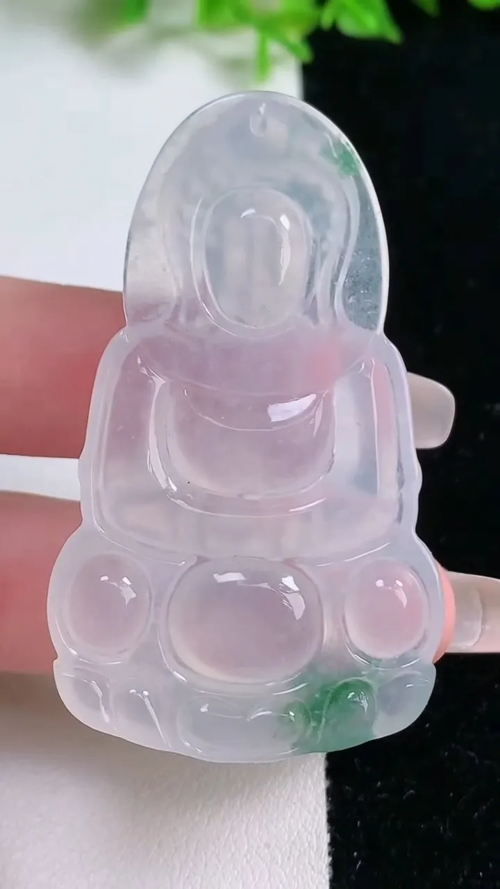 天然A货翡翠观音菩萨吊坠，尺寸57.2-33.6-3.9，重量:19.04g
1月17日