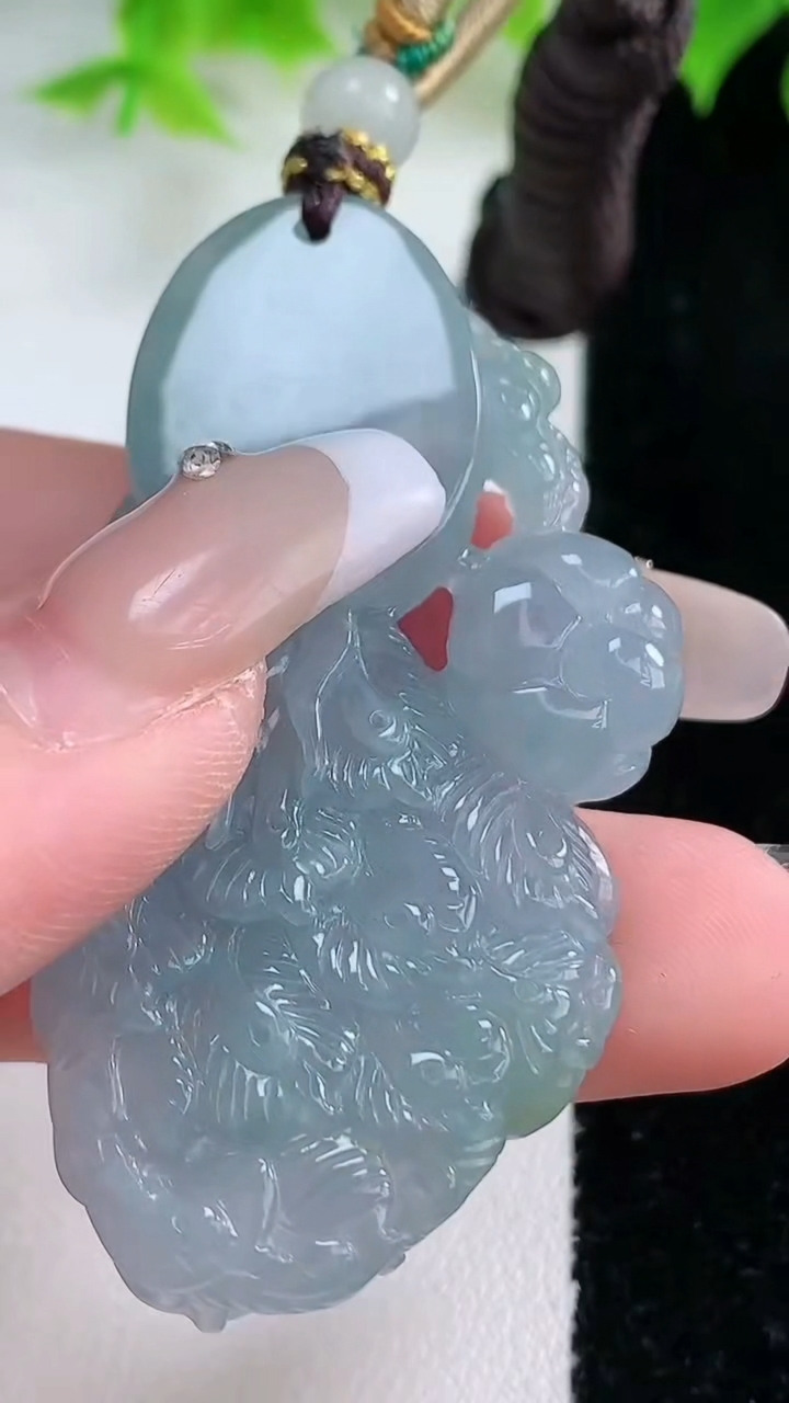 天然A货翡翠紫罗兰凤凰吊坠，尺寸55-28.7-7.5，重量:25.35g
1月17日