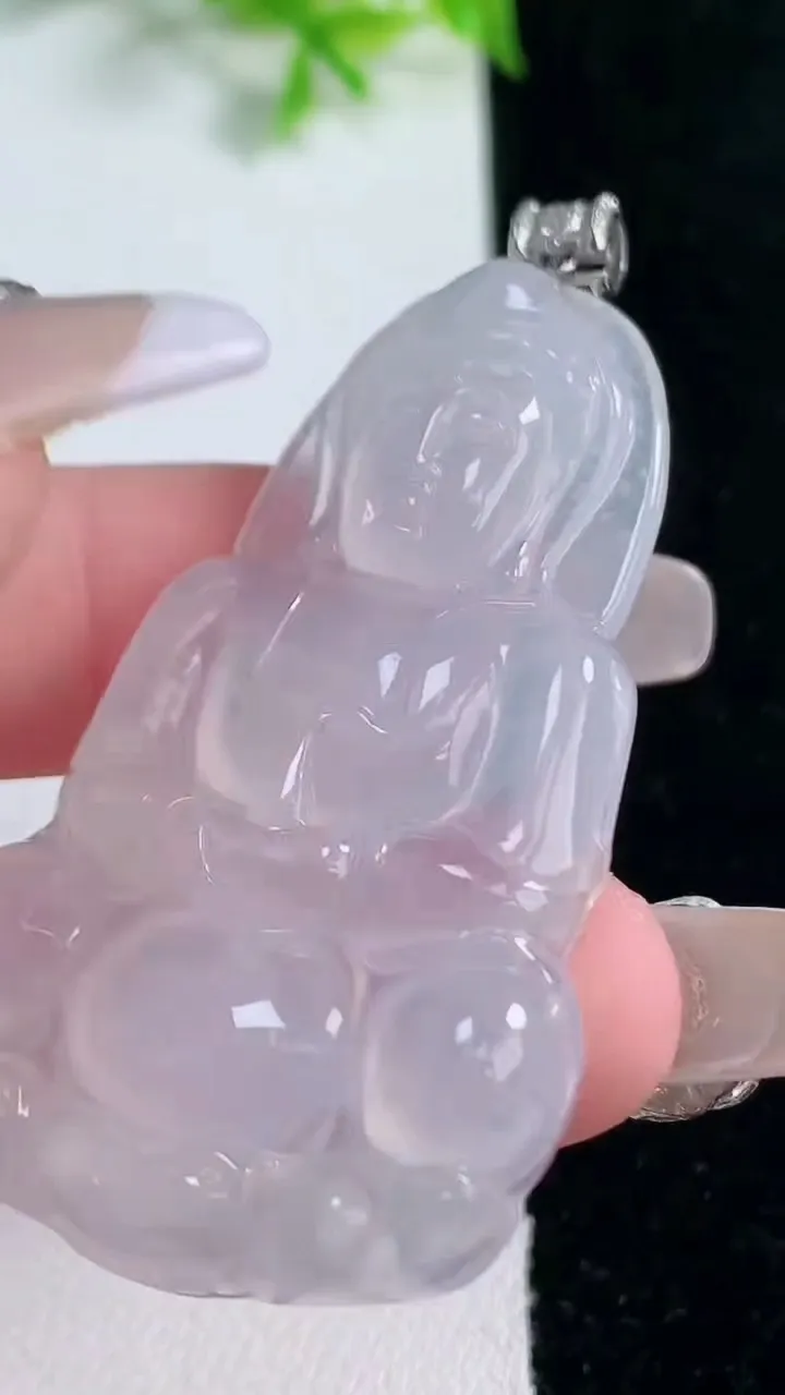 天然A货翡翠种白冰观音菩萨吊坠，尺寸50.2-31.2-5.3，重量:14.97g
1月17日