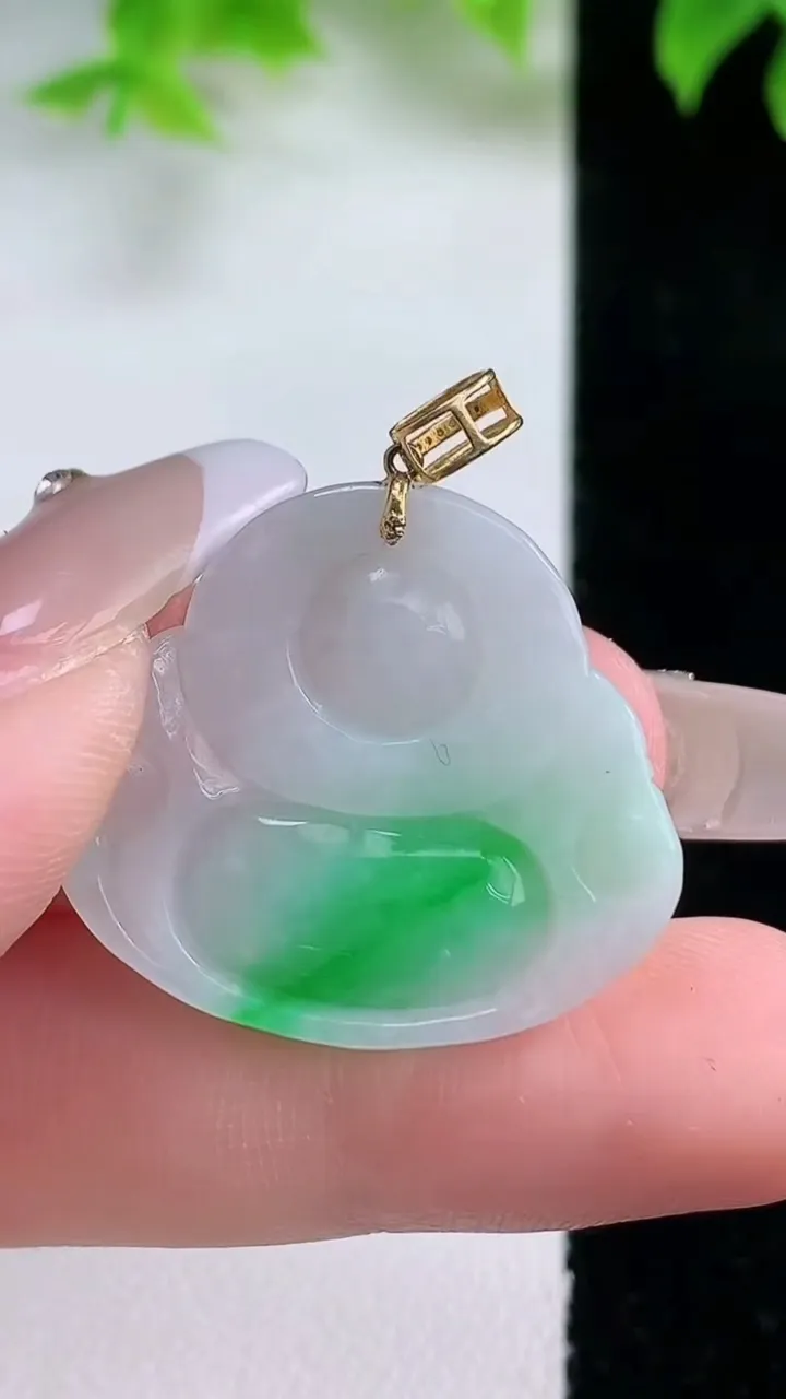 天然A货翡翠佛公吊坠，尺寸24.7-28-5.4，重量:6.00g
1月17日