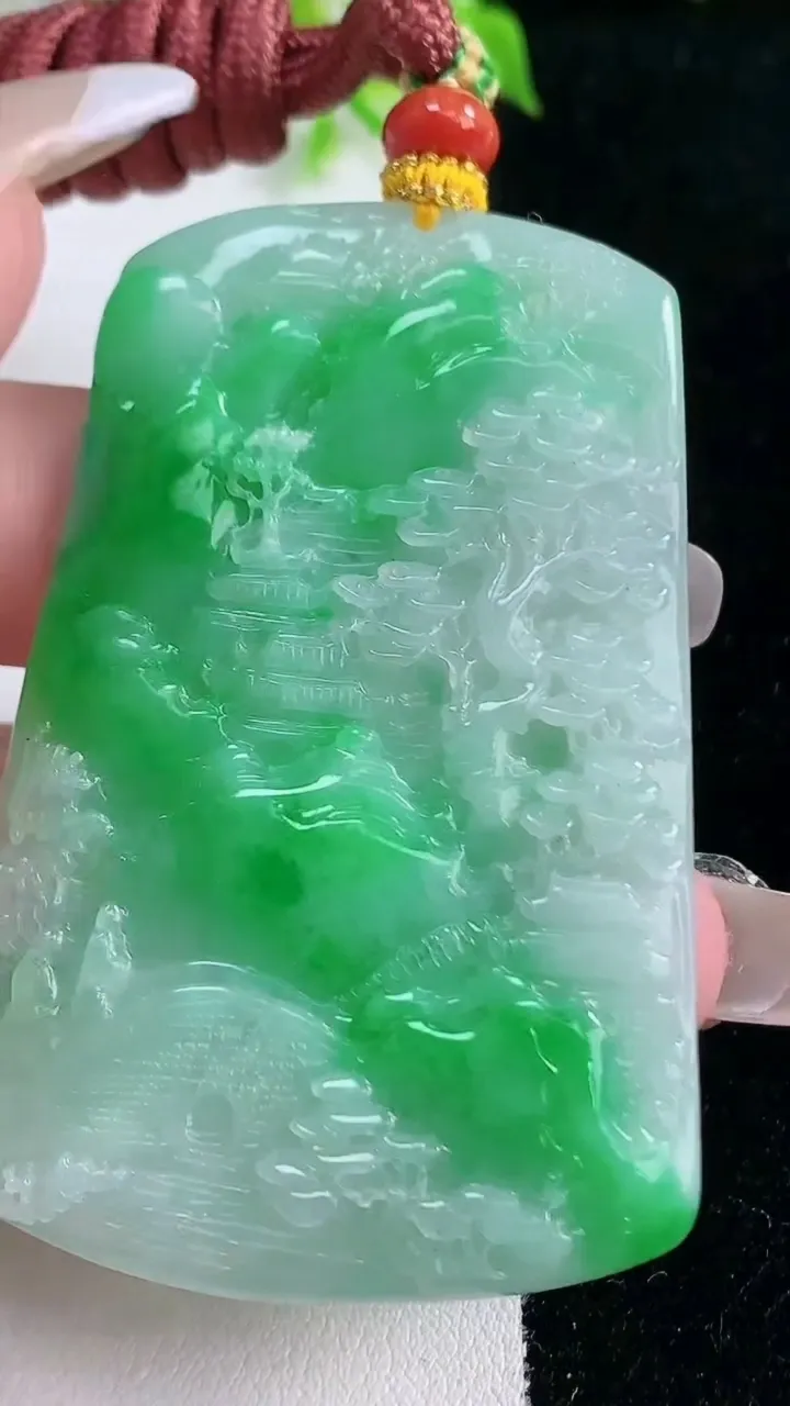 天然A货翡翠山水牌吊坠，尺寸61.2-39.3-5.2，重量:36.75g
1月17日