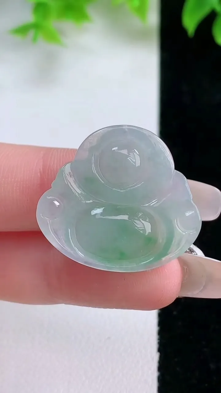 天然A货翡翠佛公吊坠，尺寸24.5-27.6-5.5，重量:5.74g
1月17日