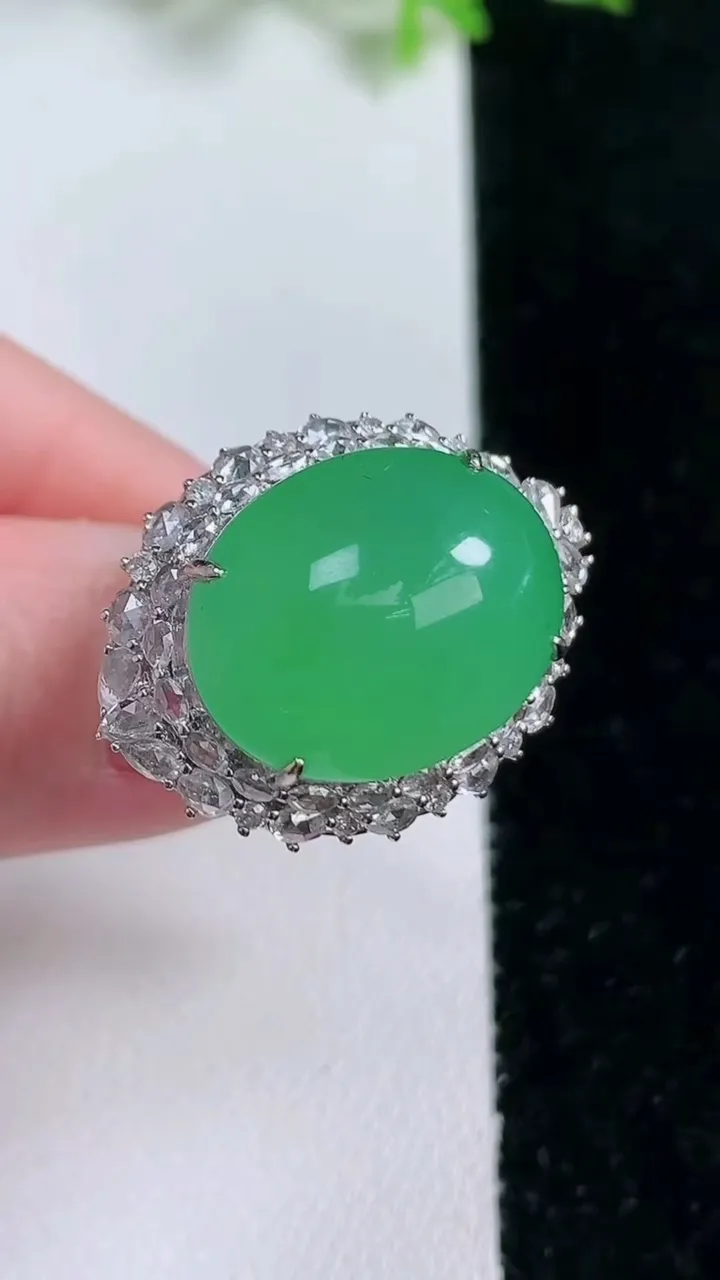 天然A货翡翠蛋面戒指 吊坠两用款，尺寸17.3-18.6-14.7-15.7，重量:11.33g20