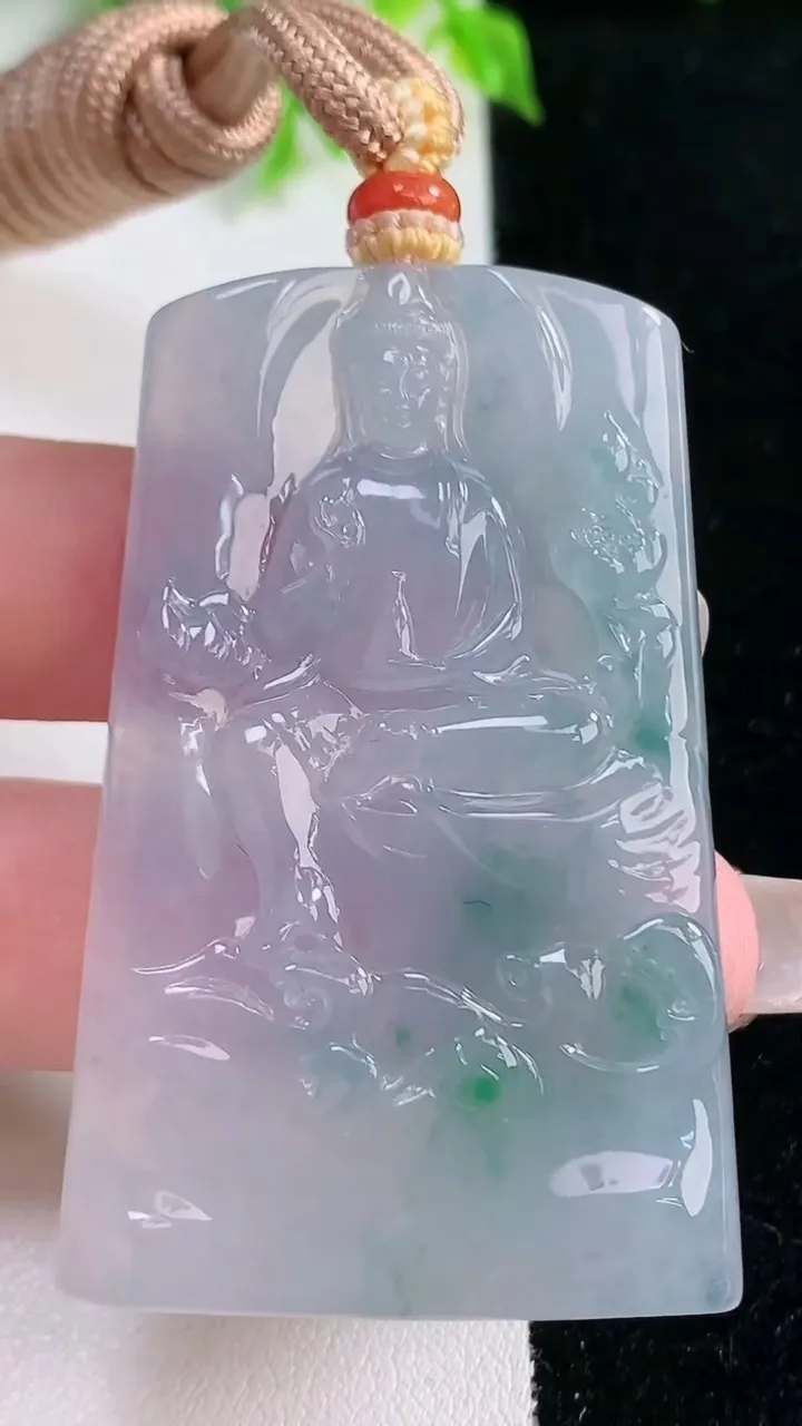 天然A货翡翠种紫罗兰飘花观音菩萨吊坠，尺寸54.5-34-5，重量:29.53g
1月17日