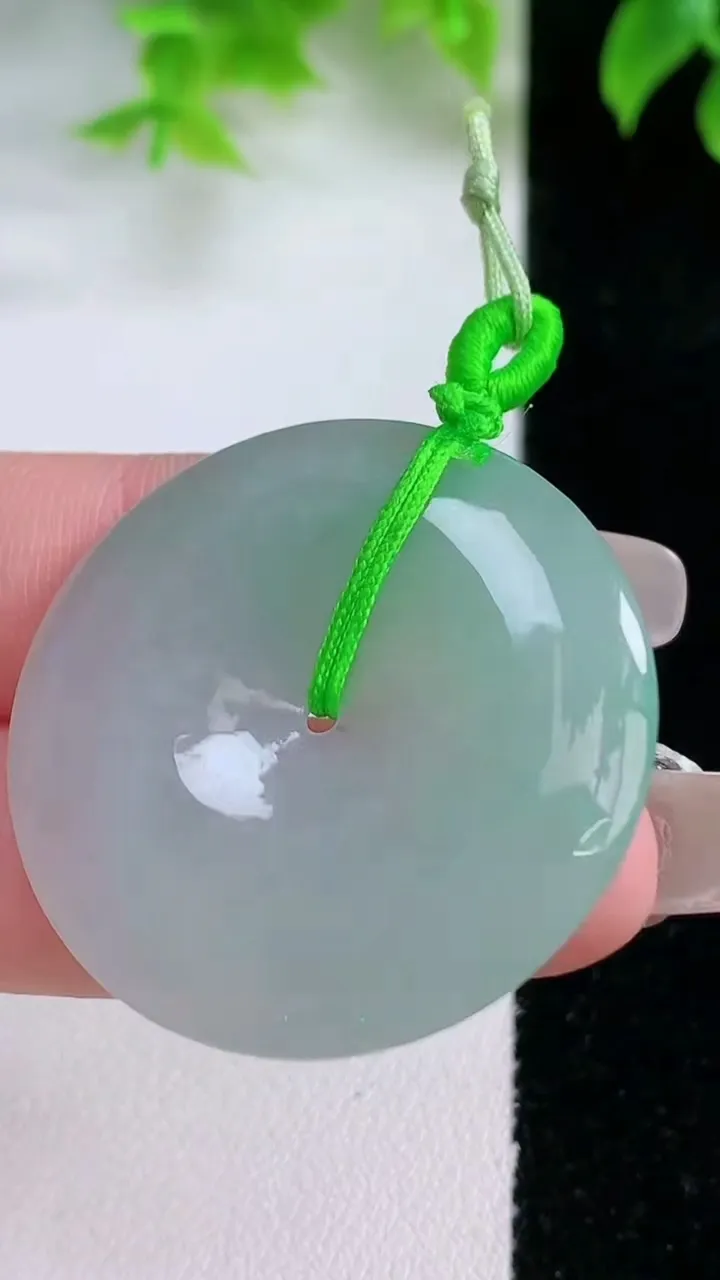 天然A货翡翠平安扣吊坠，尺寸34-5.5，重量:14.16g
1月18日